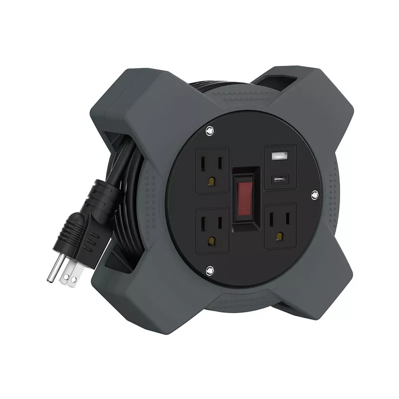 3 pistorasiaa USB-muovijohtokela 20 jalkaa