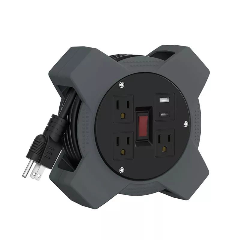 3 pistorasiaa USB-muovijohtokela 20 jalkaa 3 pistorasiaa USB-muovijohtokela 20 jalkaa